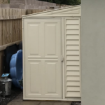 Abri de jardin adossable en vinyle 4 x 8 kit fondation métal porte réversible