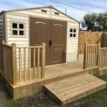 Abri de jardin en vinyle 10 x 8 avec 3 fenêtres kit de fondation métal 324,8 x 247 x 233,2 cm