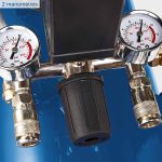 Compresseur d’air 50 L 10 bar 2200 W bicylindre aspiration 412 L/min lubrification à l’huile