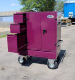 Malle de concours Midi Pourpre 137,5x100x60 cm acier laqué 2 selles 3 tiroirs