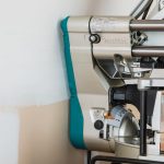 Scie à onglets radiale filaire 1800 W Ø305 mm avec biseautage