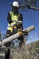 Tronçonneuse élagueuse sans fil 18 V avec batterie 5 Ah chargeur et guide 30 cm